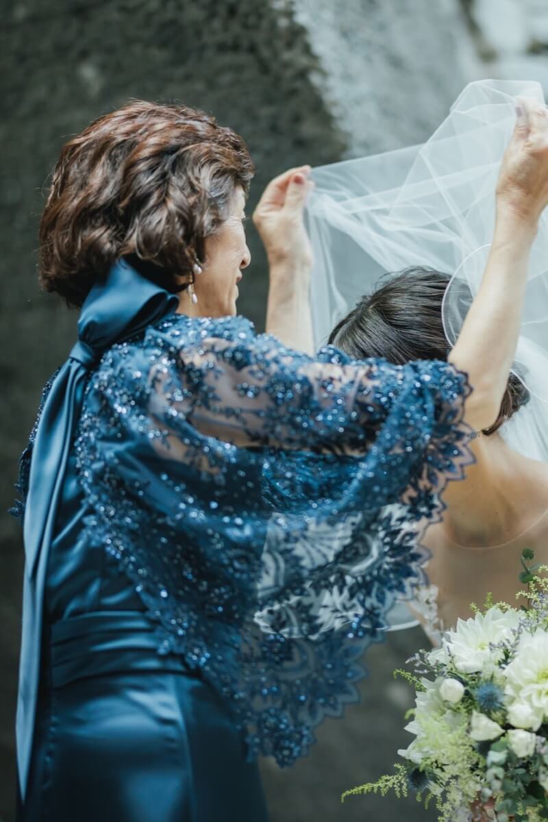RS COUTURE（アールエス・クチュール）のビーズ刺繍ボレロドレスを実際にご着用いただいたお客様のお写真